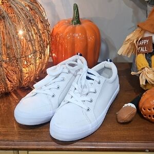 Tecs White Canvas Sneakers. Size 9